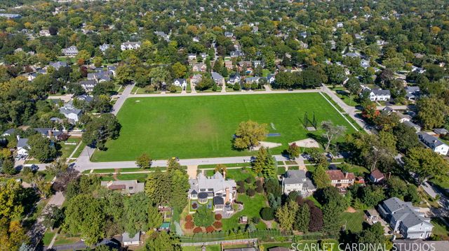 335 E Madison Avenue, Wheaton, IL 60187