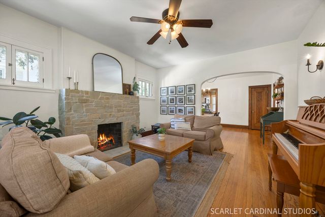 335 E Madison Avenue, Wheaton, IL 60187