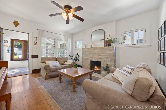335 E Madison Avenue, Wheaton, IL 60187