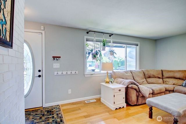 1113 Curtis Street, Burlington, WA 98233