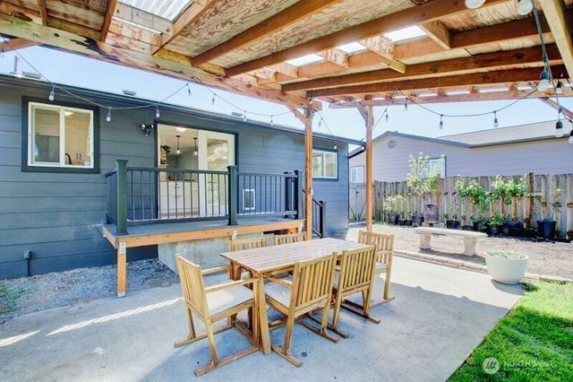 1113 Curtis Street, Burlington, WA 98233