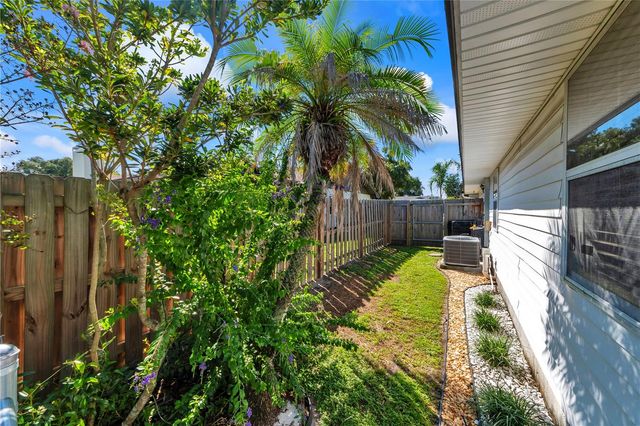 1910 HIGH GLEN COURT N, Lakeland, FL 33813