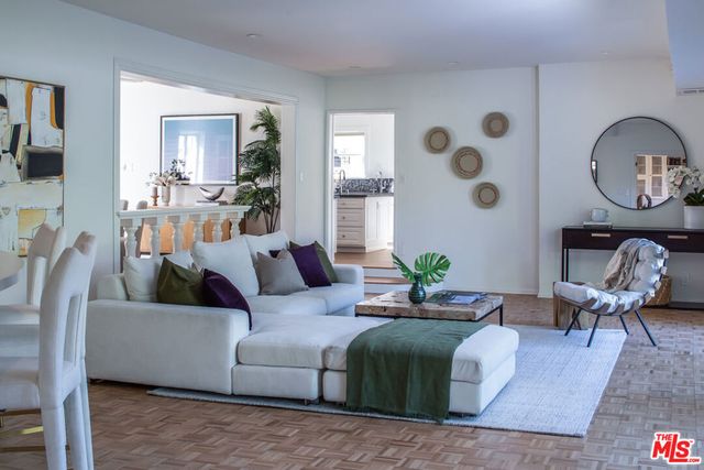 712 Walden Drive, Beverly Hills, CA 90210