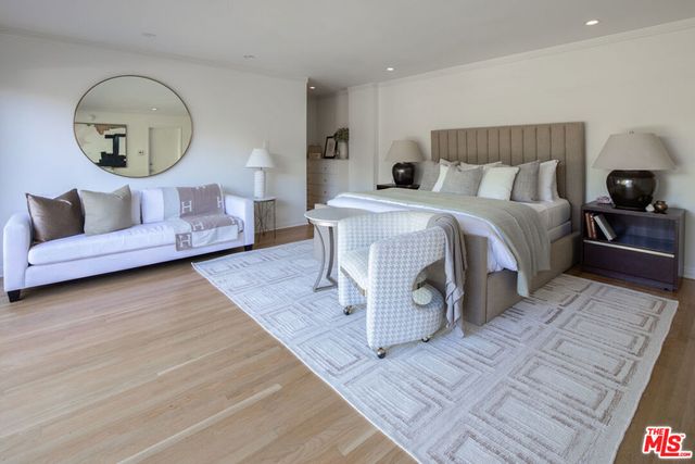 712 Walden Drive, Beverly Hills, CA 90210