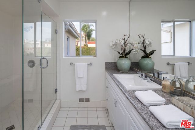 712 Walden Drive, Beverly Hills, CA 90210