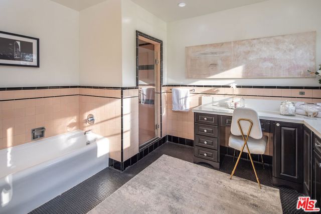 712 Walden Drive, Beverly Hills, CA 90210