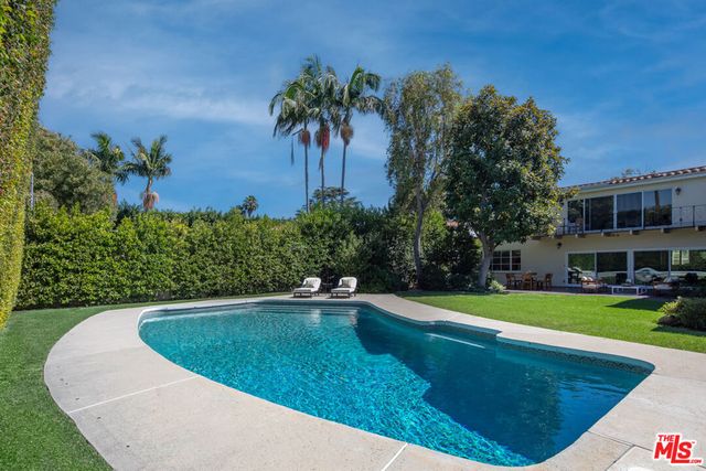 712 Walden Drive, Beverly Hills, CA 90210