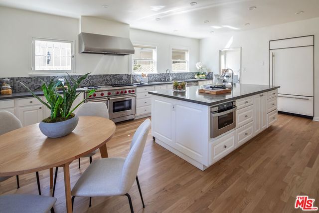 712 Walden Drive, Beverly Hills, CA 90210