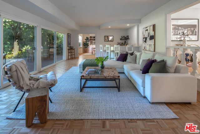 712 Walden Drive, Beverly Hills, CA 90210