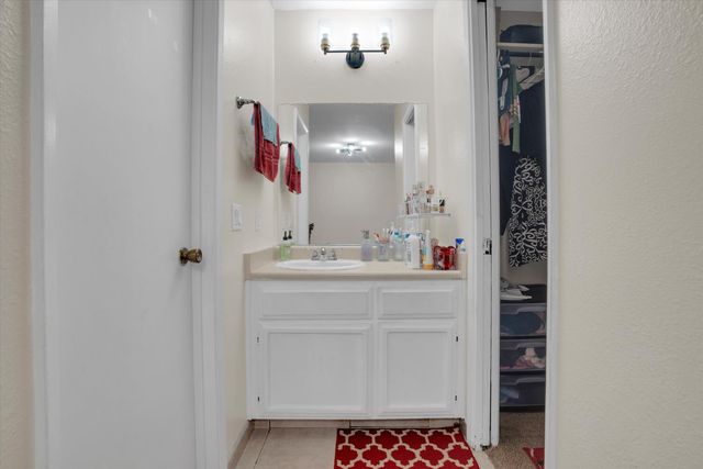 1227 Windsor Ct, Turlock, CA 95380