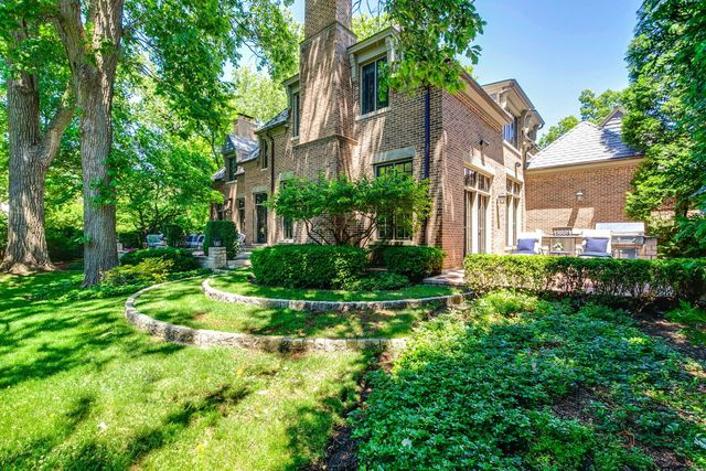 30 S Sheridan Road, Lake Forest, IL 60045