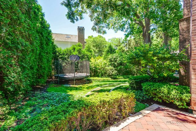 30 S Sheridan Road, Lake Forest, IL 60045