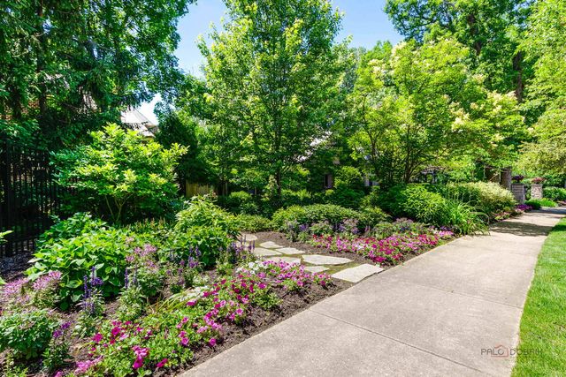 30 S Sheridan Road, Lake Forest, IL 60045