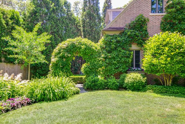 30 S Sheridan Road, Lake Forest, IL 60045