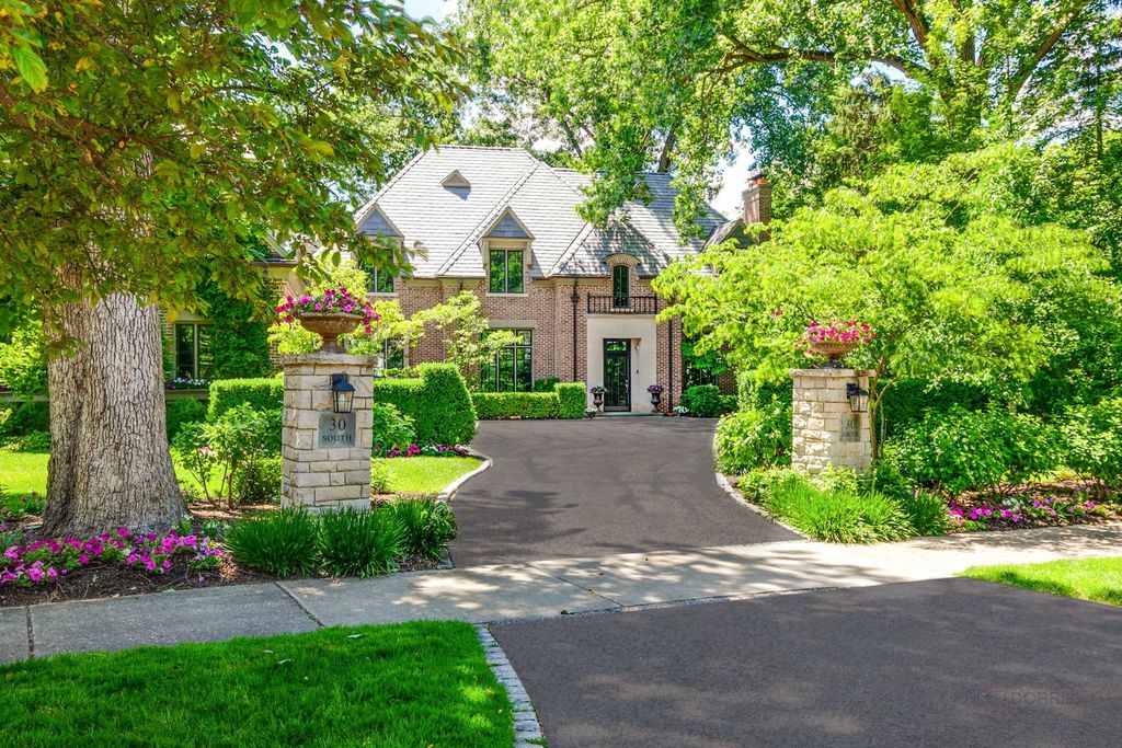 30 S Sheridan Road, Lake Forest, IL 60045