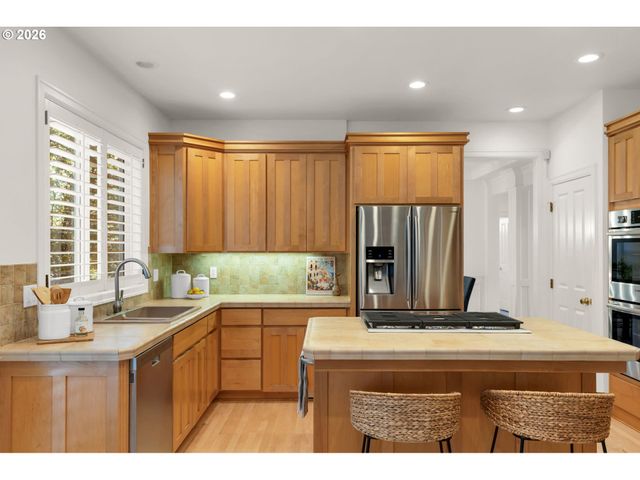 5404 SOUTHWOOD Dr, Lake Oswego, OR 97035