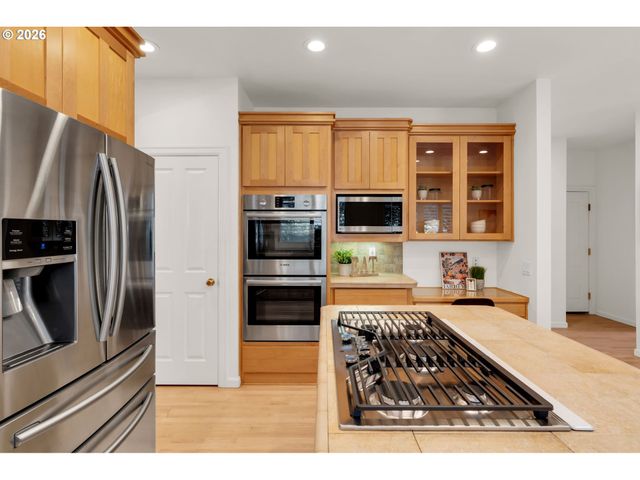 5404 SOUTHWOOD Dr, Lake Oswego, OR 97035