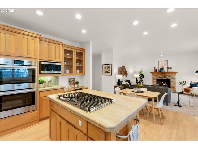5404 SOUTHWOOD Dr, Lake Oswego, OR 97035