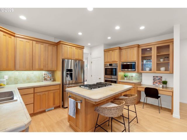 5404 SOUTHWOOD Dr, Lake Oswego, OR 97035