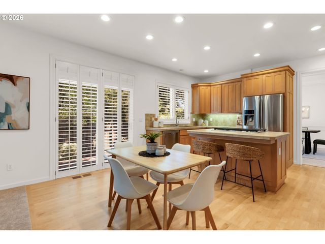 5404 SOUTHWOOD Dr, Lake Oswego, OR 97035