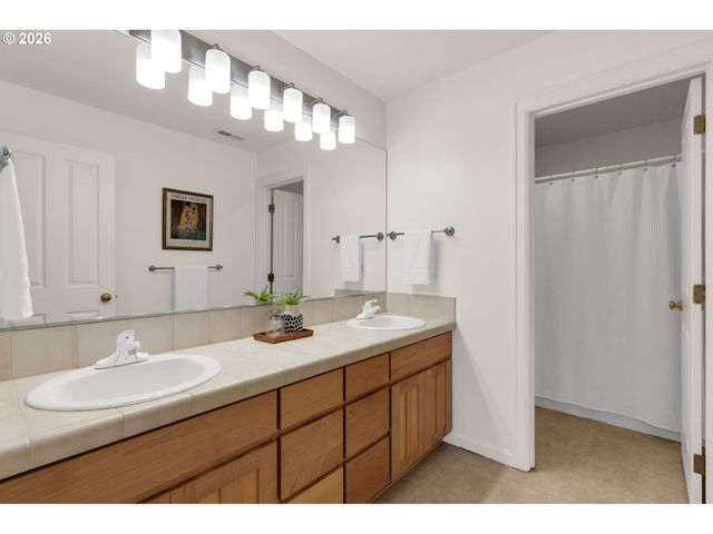 5404 SOUTHWOOD Dr, Lake Oswego, OR 97035