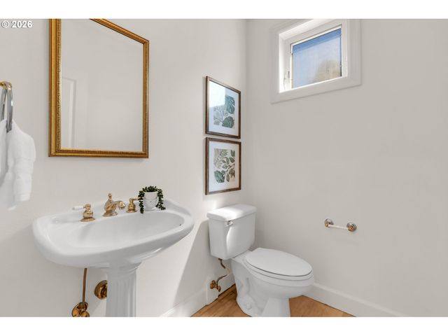 5404 SOUTHWOOD Dr, Lake Oswego, OR 97035