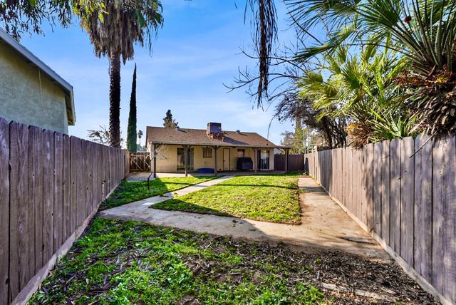 3820 Drakewood Ct, Ceres, CA 95307