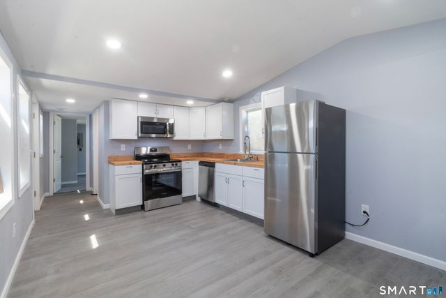 525 East Main Street 22, Branford, CT 06405