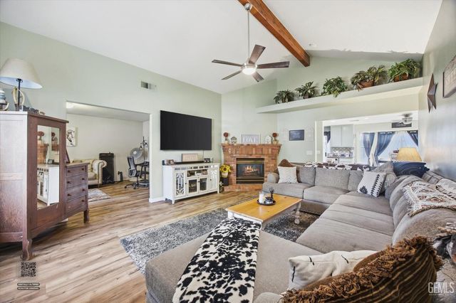 503 Meadow Grove Court, Bakersfield, CA 93308