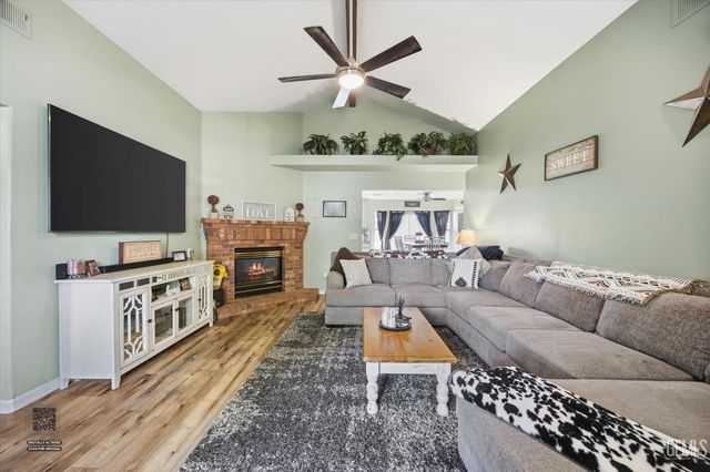 503 Meadow Grove Court, Bakersfield, CA 93308