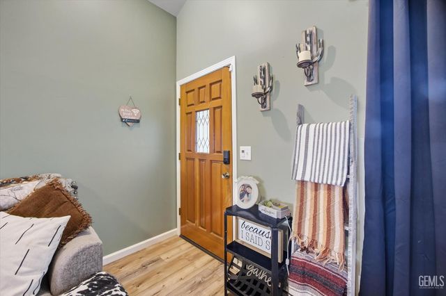 503 Meadow Grove Court, Bakersfield, CA 93308