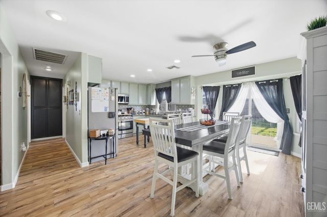 503 Meadow Grove Court, Bakersfield, CA 93308