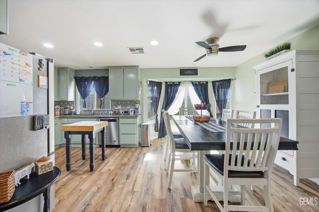 503 Meadow Grove Court, Bakersfield, CA 93308