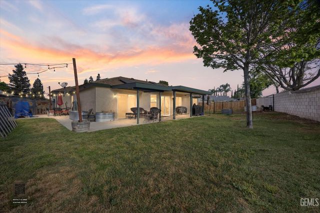 503 Meadow Grove Court, Bakersfield, CA 93308