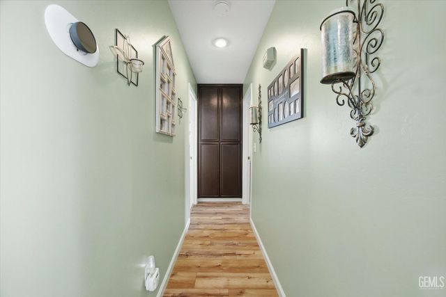 503 Meadow Grove Court, Bakersfield, CA 93308