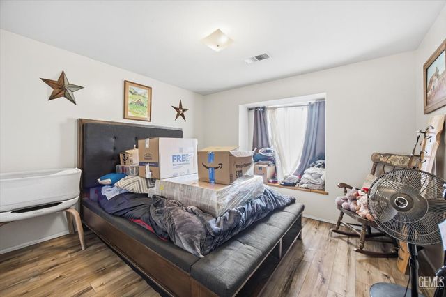 503 Meadow Grove Court, Bakersfield, CA 93308