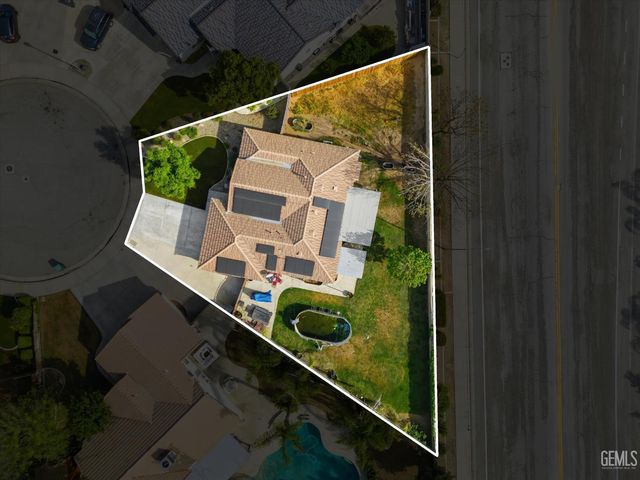 503 Meadow Grove Court, Bakersfield, CA 93308