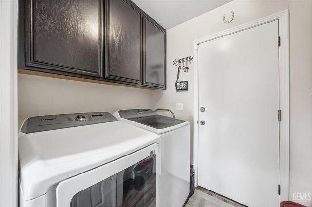 503 Meadow Grove Court, Bakersfield, CA 93308