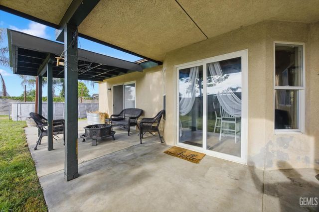 503 Meadow Grove Court, Bakersfield, CA 93308