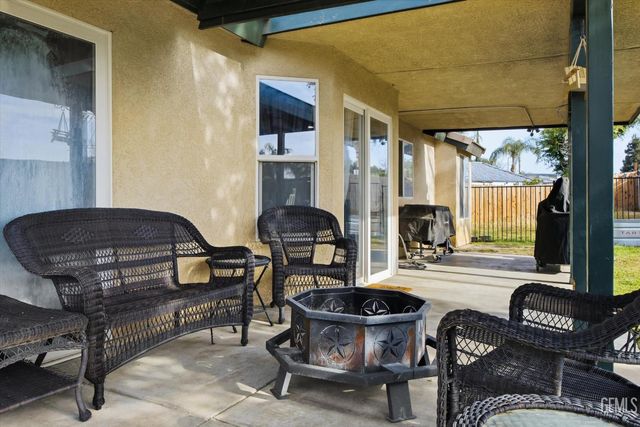 503 Meadow Grove Court, Bakersfield, CA 93308