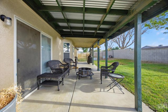 503 Meadow Grove Court, Bakersfield, CA 93308