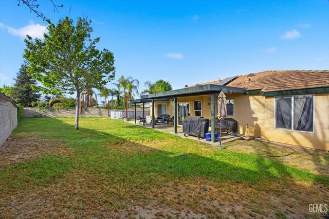 503 Meadow Grove Court, Bakersfield, CA 93308