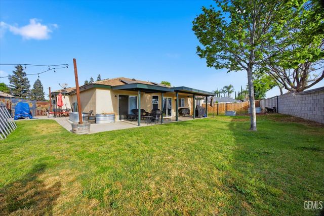 503 Meadow Grove Court, Bakersfield, CA 93308