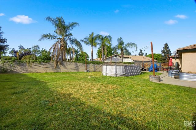 503 Meadow Grove Court, Bakersfield, CA 93308