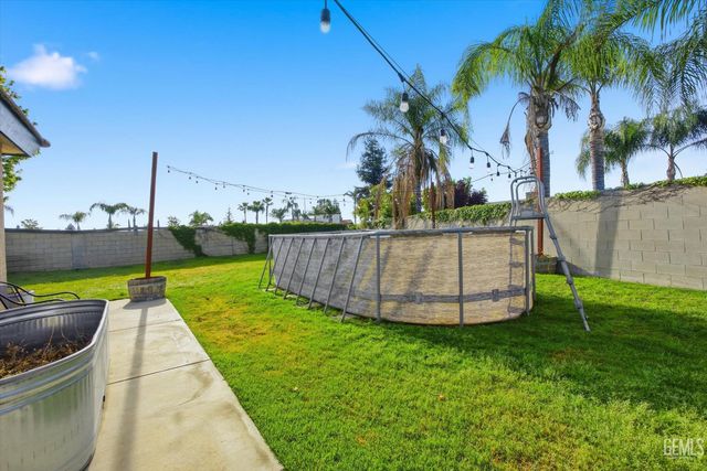 503 Meadow Grove Court, Bakersfield, CA 93308