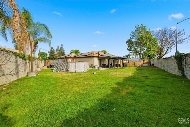 503 Meadow Grove Court, Bakersfield, CA 93308