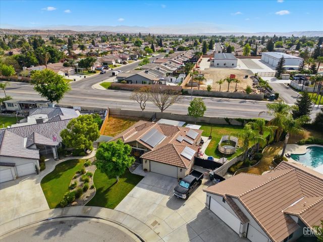 503 Meadow Grove Court, Bakersfield, CA 93308