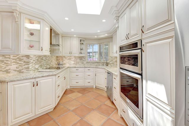 18 Bristol Lane, Boynton Beach, FL 33436