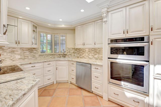 18 Bristol Lane, Boynton Beach, FL 33436