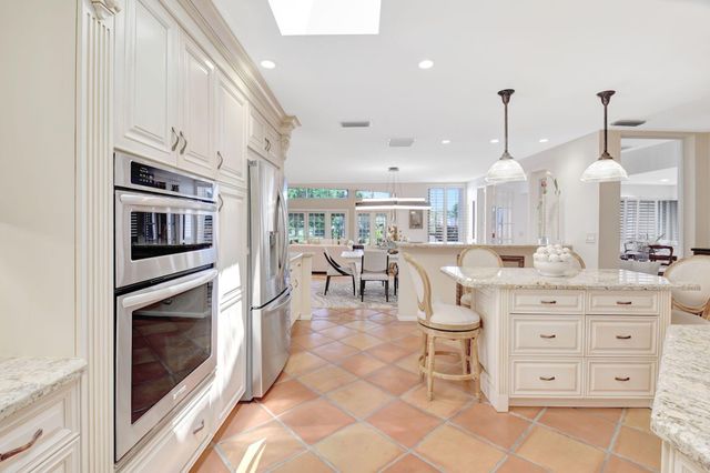 18 Bristol Lane, Boynton Beach, FL 33436